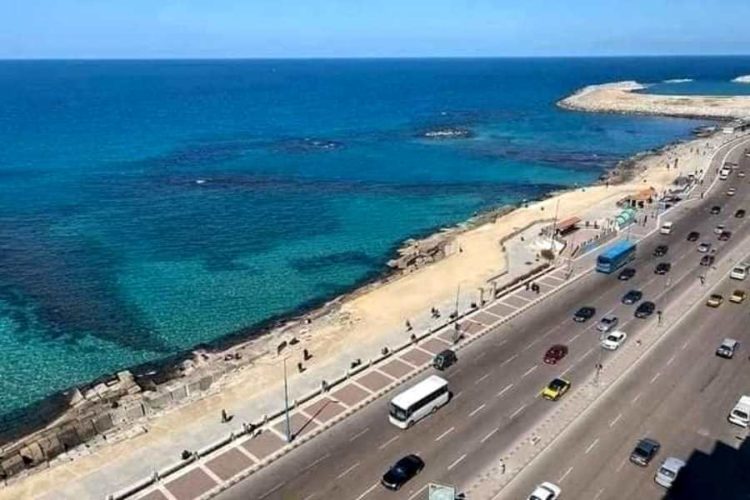 Туристов испугал резкий уход воды на пляжах Хургады