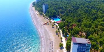 Республика Абхазия сообщила, когда официально завершит купальный сезон