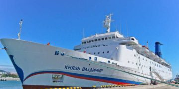 Что происходит с кораблем Князь Владимир, который не может выйти из порта Сочи