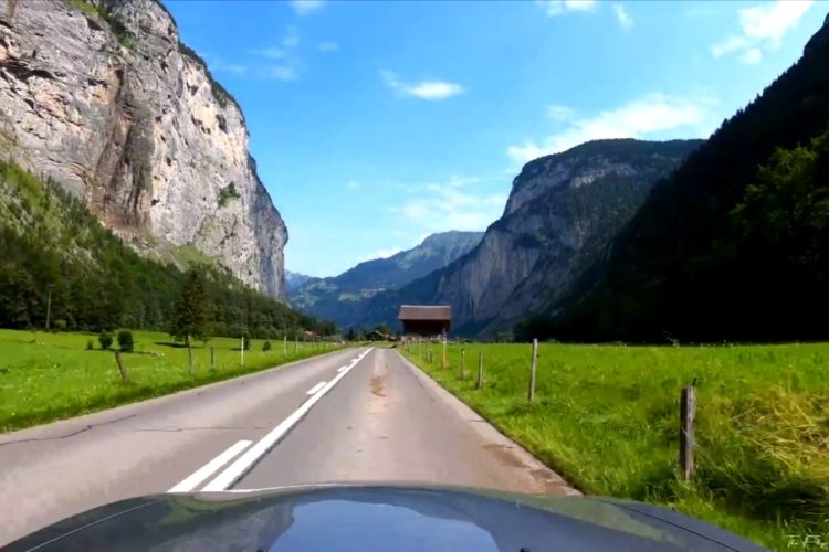 Швейцария вводит специальный пропускной режим