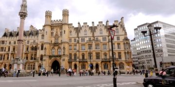 Великобритания будет принимать россиян по новым правилам