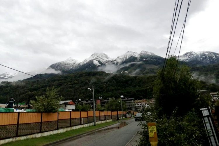 В городе Сочи восстановили авиарейсы и железнодорожное сообщение