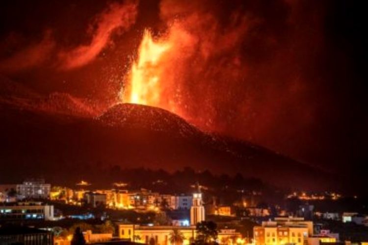 Извержение вулкана на Канарских островах усилилось