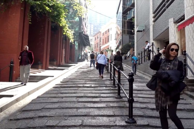 Гонконг признал все российские вакцины и обновил правила въезда