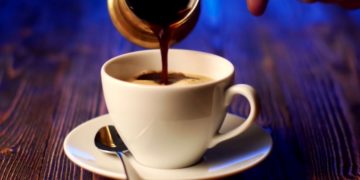 В Таиланде накажут иностранцев, которые пили алкоголь из кофейных чашек