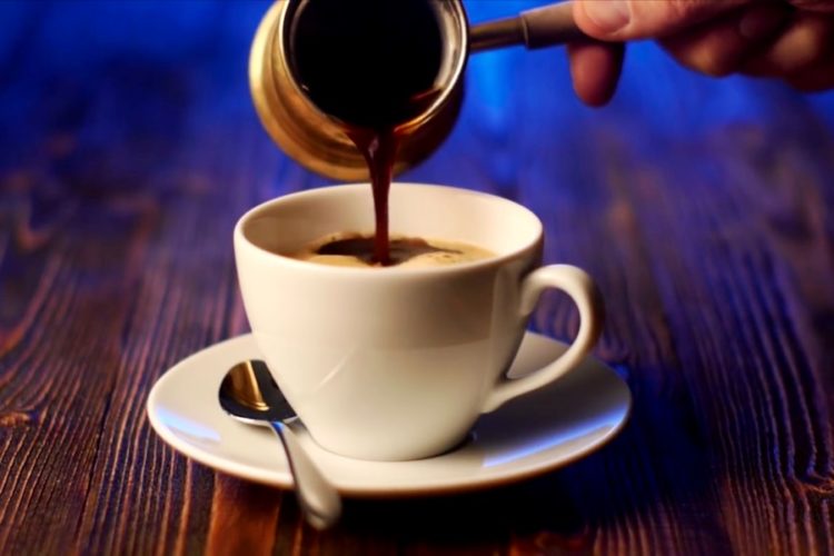 В Таиланде накажут иностранцев, которые пили алкоголь из кофейных чашек