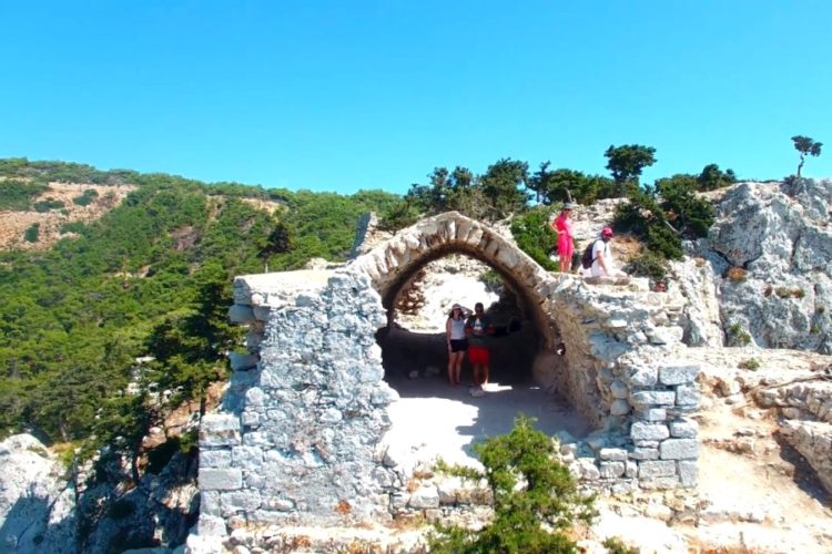 Популярный среди туристов остров продлевает туристический сезон