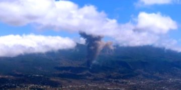 Испанский остров накрывает лава, эвакуируют туристов