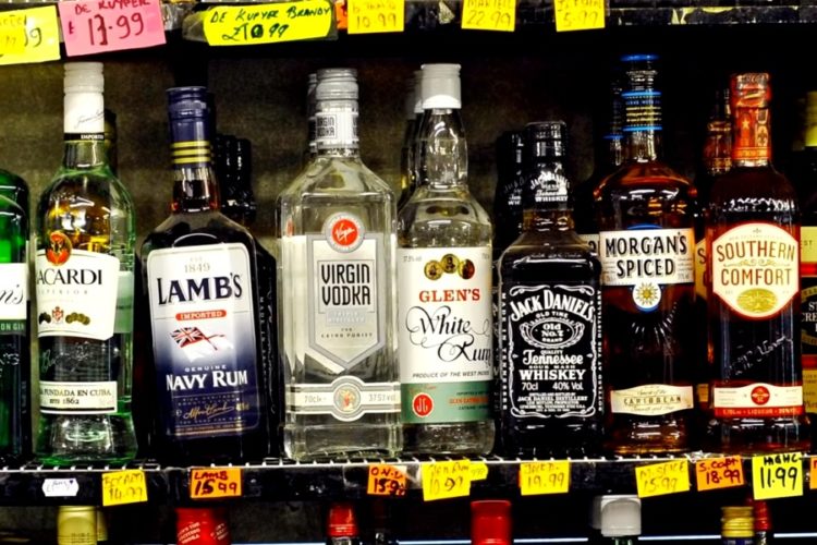 Туристов в Кемере поили поддельным алкоголем