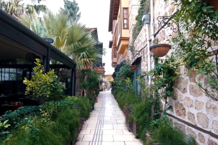 Анталия приняла около 2 млн. россиян в 2021 году