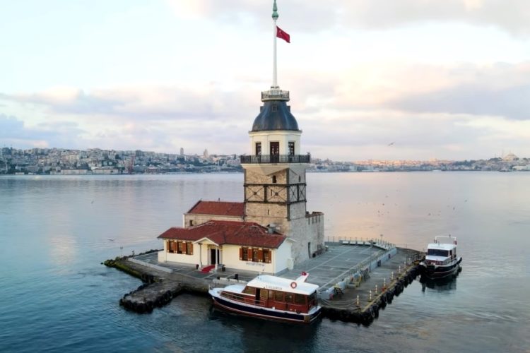 Отели Турции не хотят заселять в номера одиноких мужчин