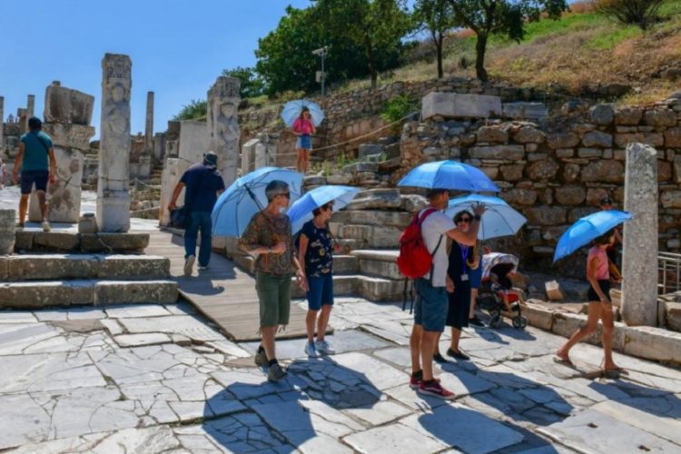 новость 03-10-2021 Почему туристам полюбился отдых в ковидной Греции?