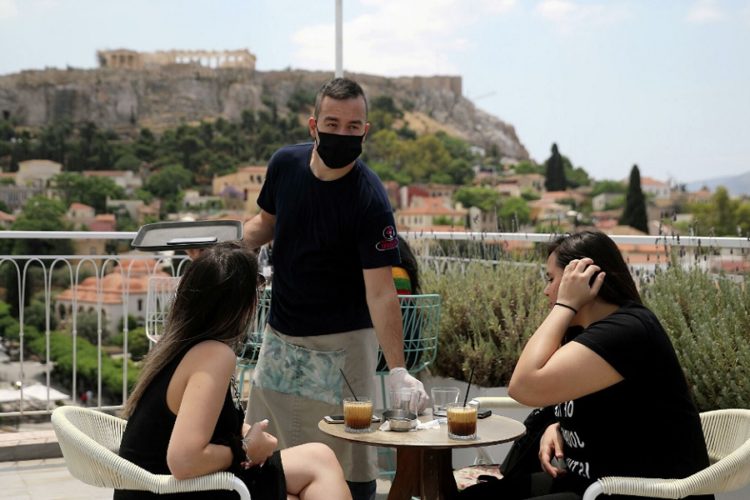 новость 10-10-2021 Теперь у туристов, вакцинированных от covid, больше свобод в Греции