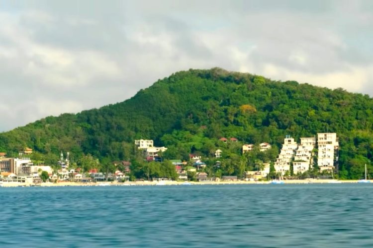 Туристы начали массово искать билеты в новые страны