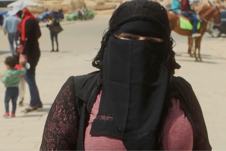 Туристку возмутил досмотр в аэропорту Египта