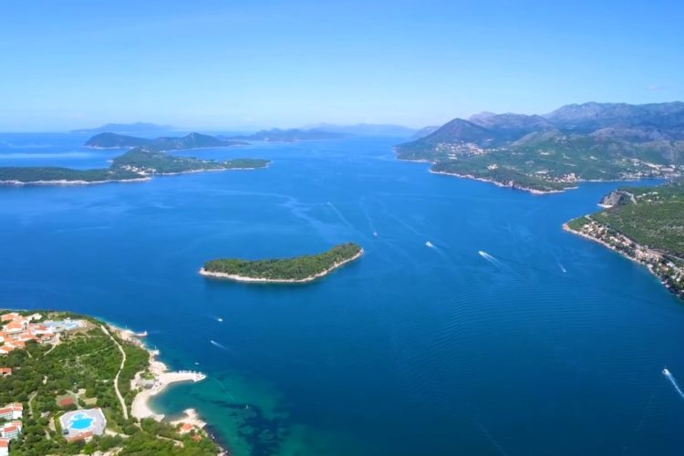 Россиянам стали доступны вакцинные туры в еще одно государство