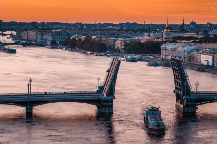 Придется ли туристам носить в себе коктейль из разных вакцин?