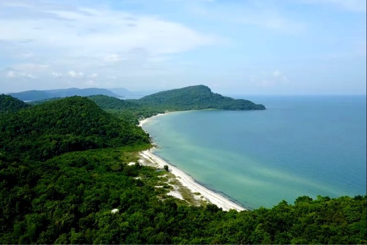 Вьетнам решил взять пример из Таиланда и активнее открывается для интуристов