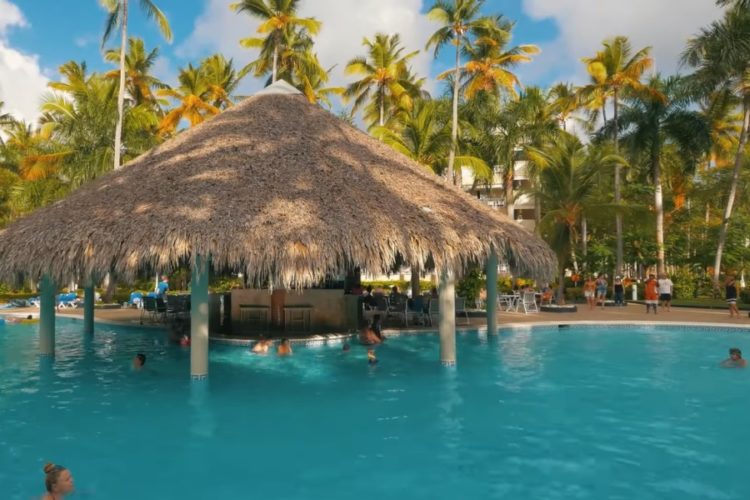 Туристов повезли в Доминикану из нового аэропорта