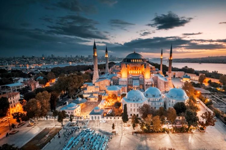 Незамужним россиянкам предлагают запретить ездить в Турцию