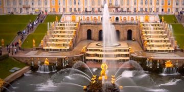 Туристов попросили не бросать монетки в фонтаны