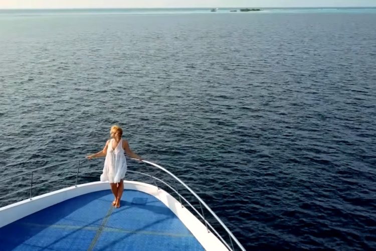 Официально: Остров Бали пока не будет принимать россиян