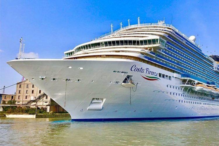 Россиянам предлагают круиз по Персидскому заливу на уникальном корабле