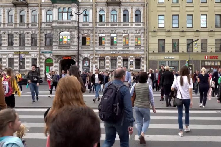 Россияне меняют жилье из-за введенных в регионах ограничений