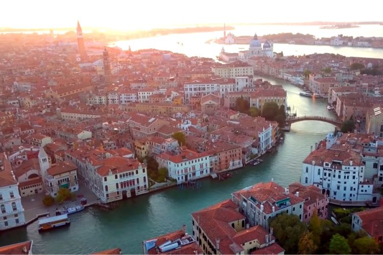 Италия ускорит процесс признания российской вакцины