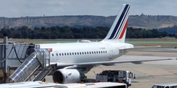 В проблемах с самолетами Боинг признали виновным бывшего пилота