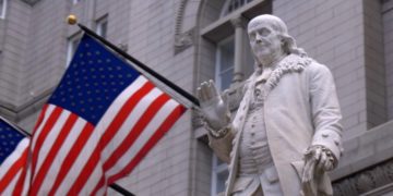Посольство США в Москве может минимизировать деятельность