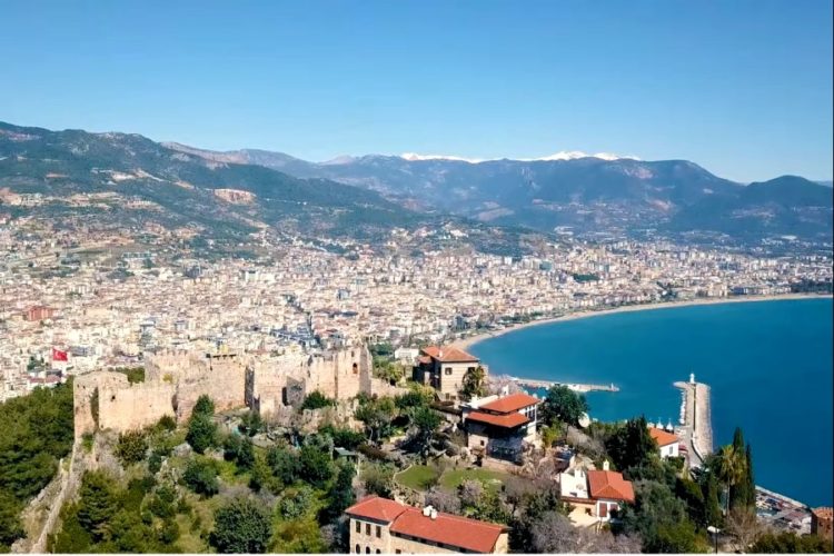 Российский турист нашел необыкновенный способ заработка в Алании