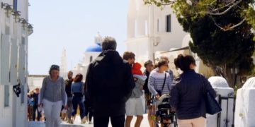Туристов приглашают на прививки в Грецию