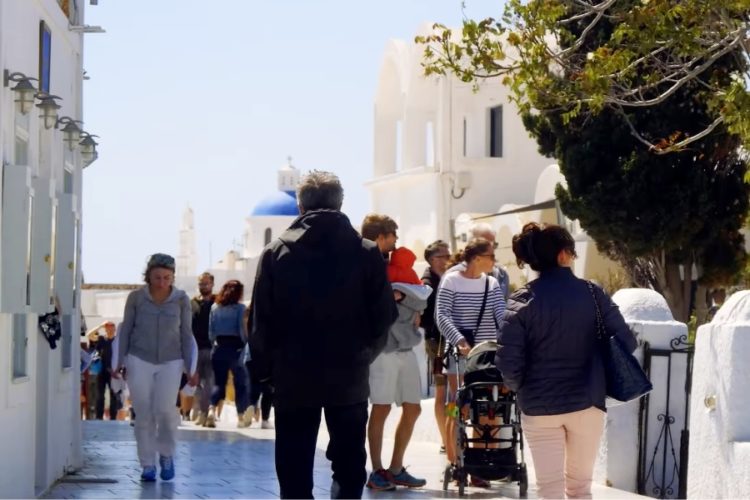Туристов приглашают на прививки в Грецию