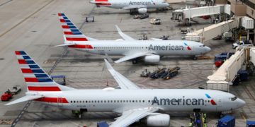 American Airlines массово отменяет рейсы