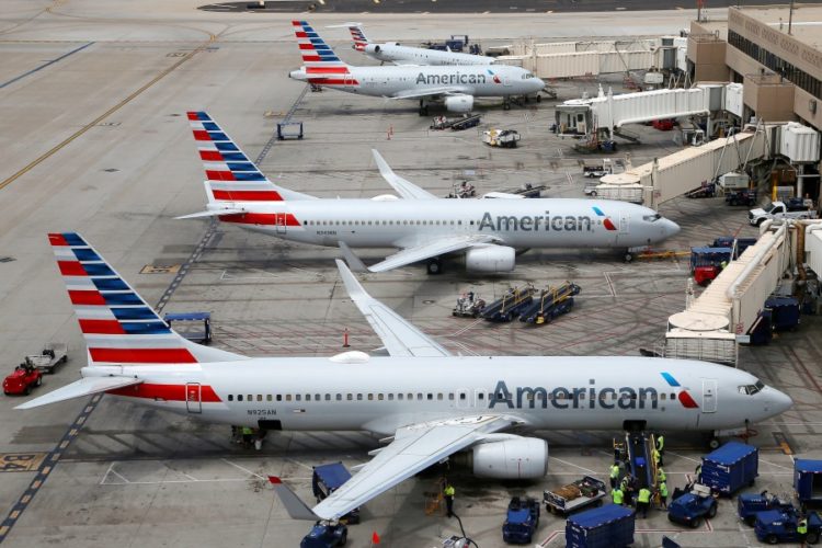 American Airlines массово отменяет рейсы