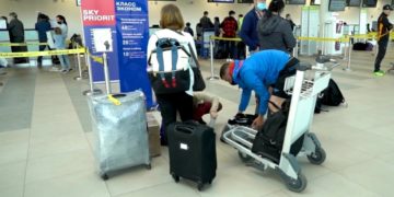 Для непривитых пассажиров аэропорты и вокзалы Хабаровска закрывают