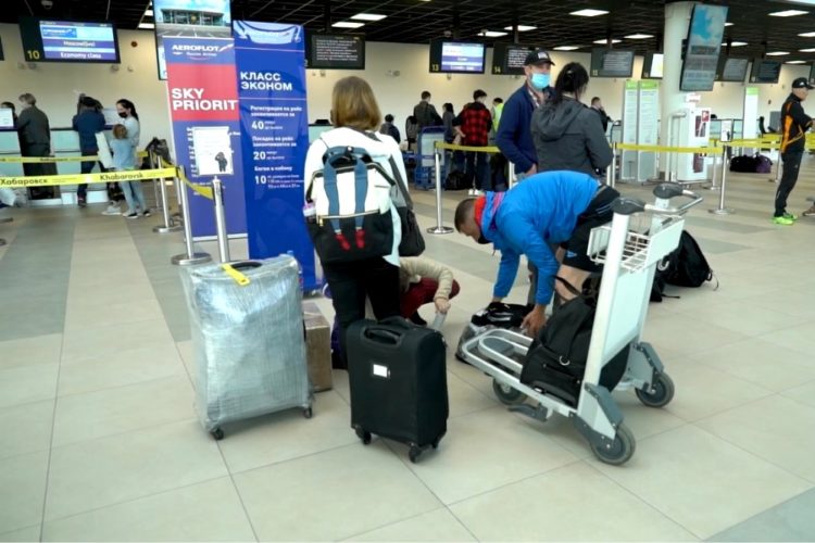 Для непривитых пассажиров аэропорты и вокзалы Хабаровска закрывают