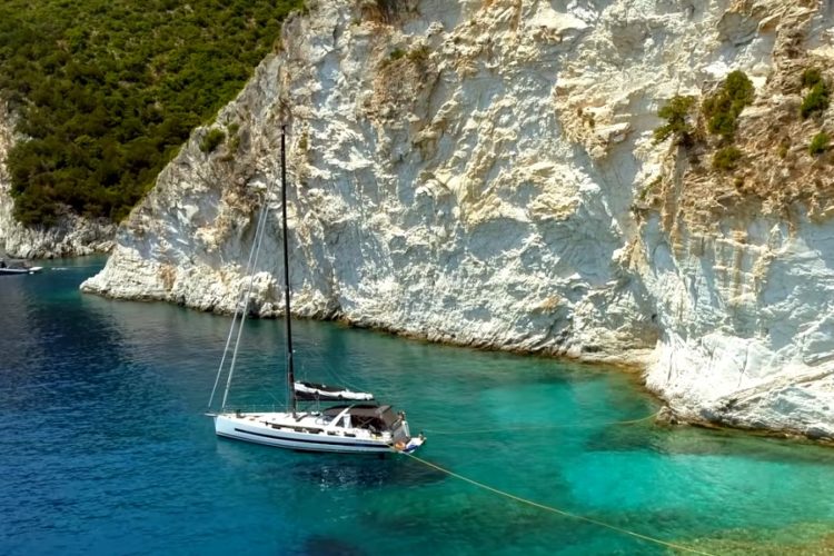 Разъяснены условия принятия туристов в Греции