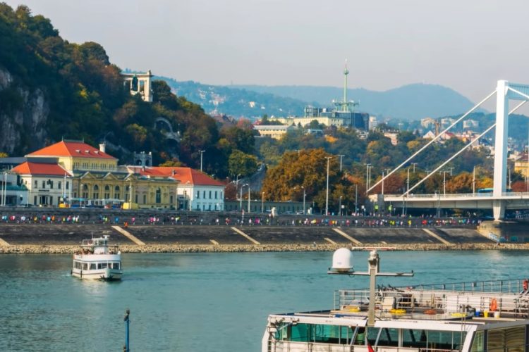 Венгрия будет выдавать визы россиянам очень осторожно