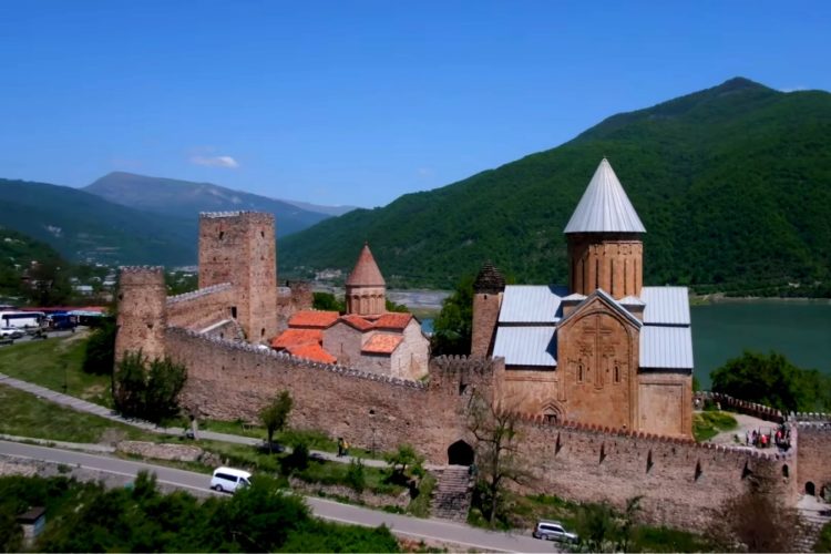 Грузия снимает часть ковидных ограничений