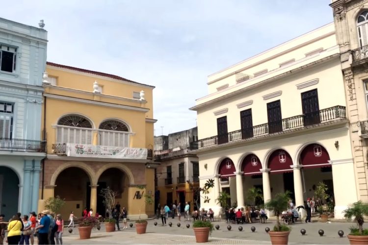 Обязательный карантин на Кубе отменен