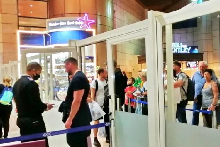 Туристы жалуются на очереди в аэропорту Шарм-эль-Шейха