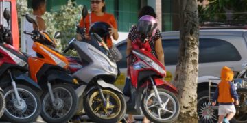 Китайские туристы сделали дыру в международных путешествиях