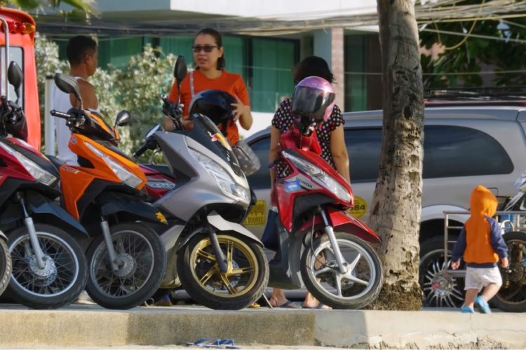 Китайские туристы сделали дыру в международных путешествиях