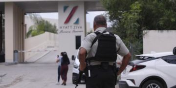 Постояльцы люксовых отелей Мексики попали в перестрелку между наркокартелями