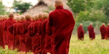 При попытке пересечь дамбу погибли 15 паломников