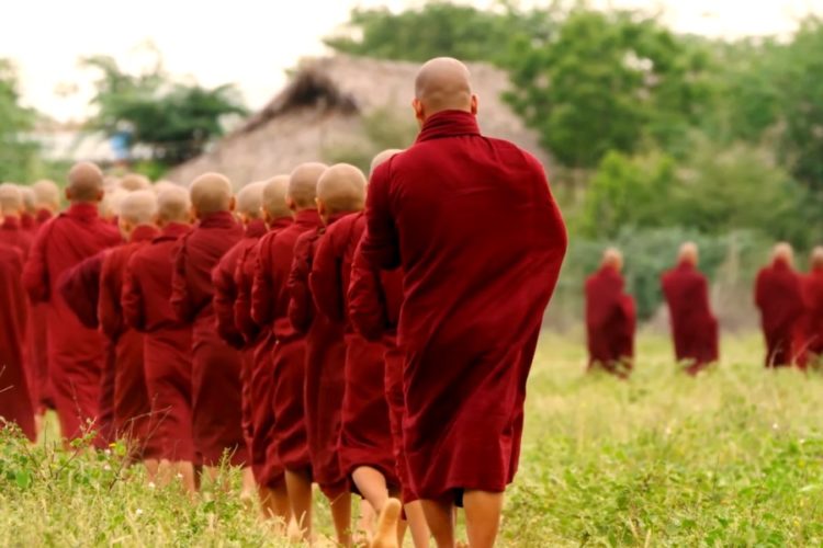 При попытке пересечь дамбу погибли 15 паломников