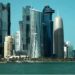 В Министерстве здравоохранения Катара приняли решение о внесении изменений в категоризацию государств на основании риска распространения коронавируса. Россия с 1 декабря будет относиться к "зелёной" категории, а это означает появление большего количества возможностей для классических туристов. Карантин по прибытии, который полностью перечеркивает туризм, отныне отменяется. 29 ноября появилась соответствующая информация. Зелёный список с 1 декабря пополнится 177 странами. В красный список внесли 19 стран. С 16 ноября Россия находилась в красном списке из-за ухудшения санитарной обстановки, однако отныне уже будет отнесена в категорию безопасных направлений. Это означает, что начиная с указанного времени российские туристы не должны будут по прибытии в Катар находиться на карантине. Более того, для граждан России отмечают и дополнительный ПЦР-анализ на covid-19. Для въезда в это государство нужно заранее получить сертификат о вакцинации. Пока признают только документы, которые доказывают наличие укола препаратом «Спутник V». Другие вакцины российского производства эта страна не признаёт. Дополнительно туристы получают ещё и ПЦР-тест с отрицательным результатом. Срок действия анализа на коронавирус - 72 часа. Помимо прочего нужно ещё и получить справку на антитела с положительным результатом. Справка на антитела должна быть сделана не раньше, чем за 30 дней до поездки в Катар. Важным является момент, который касается типа антител. Справка должна доказывать, что человек получил специфические антитела после вакцинации, а не просто переболел коронавирусом. Туристы, которые на момент въезда в Катар прошли полный курс вакцинации препаратом «Спутник V» (2 дозы), а потом ещё сделали одну дозу Pfizer или Moderna, анализы на антитела не сдают.