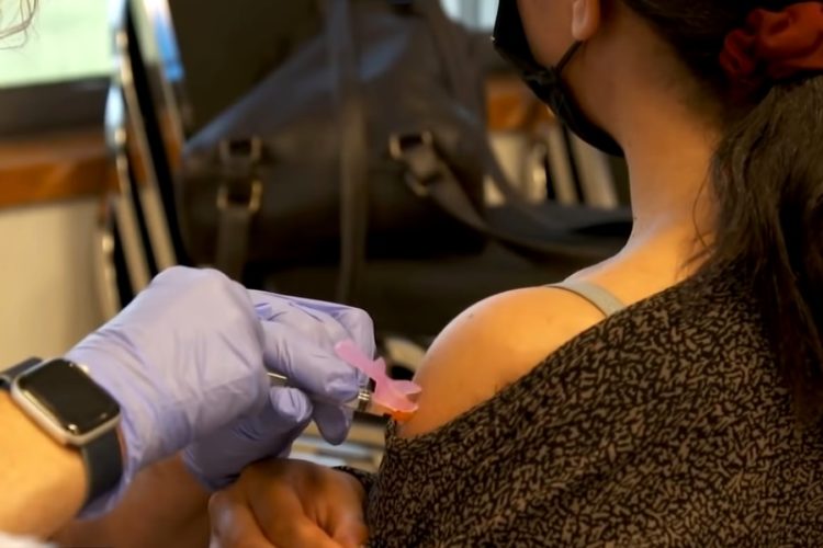 Россиянам предлагают вакцинные туры в Болгарию - понадобится только 1 укол